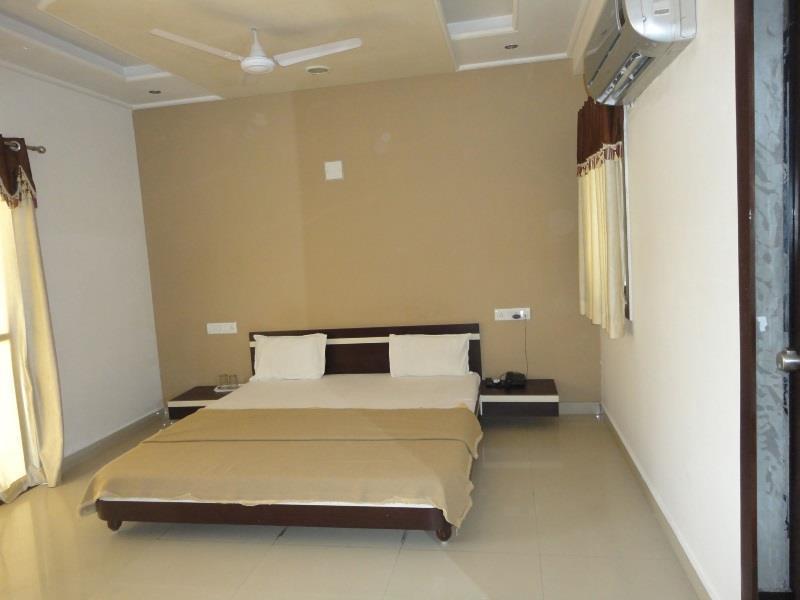 Hotel Rudra Plaza Dwārka Bagian luar foto