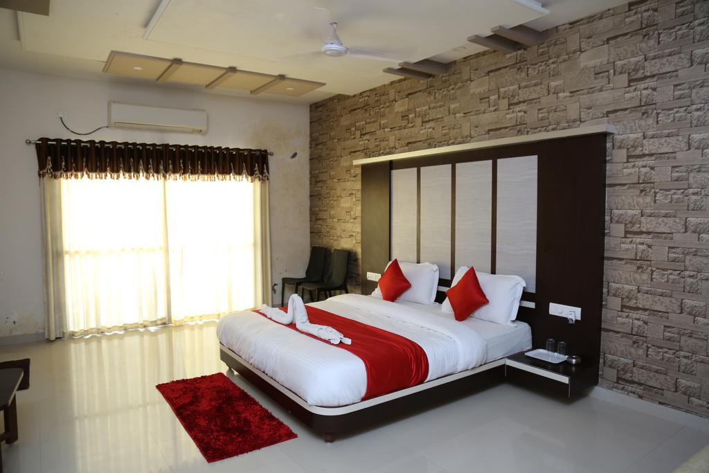 Hotel Rudra Plaza Dwārka Bagian luar foto