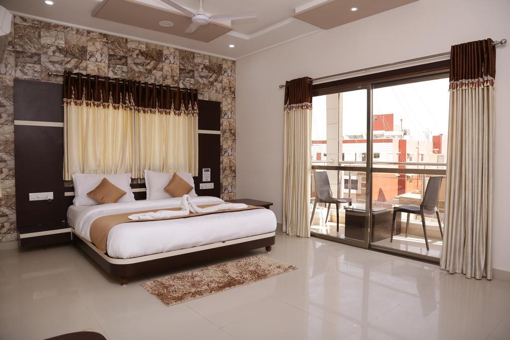 Hotel Rudra Plaza Dwārka Bagian luar foto