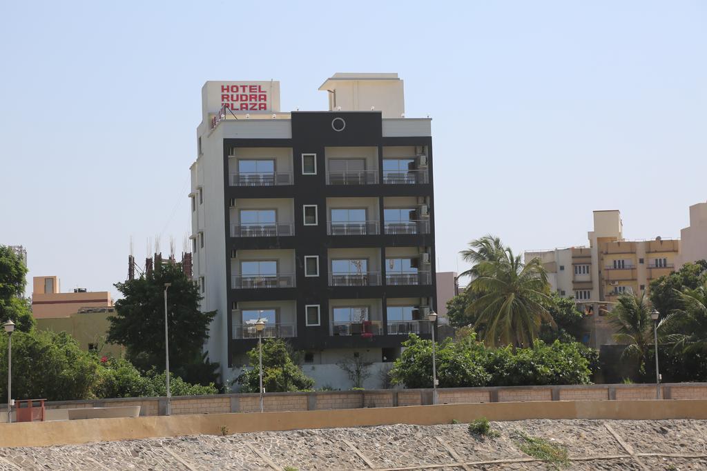 Hotel Rudra Plaza Dwārka Bagian luar foto
