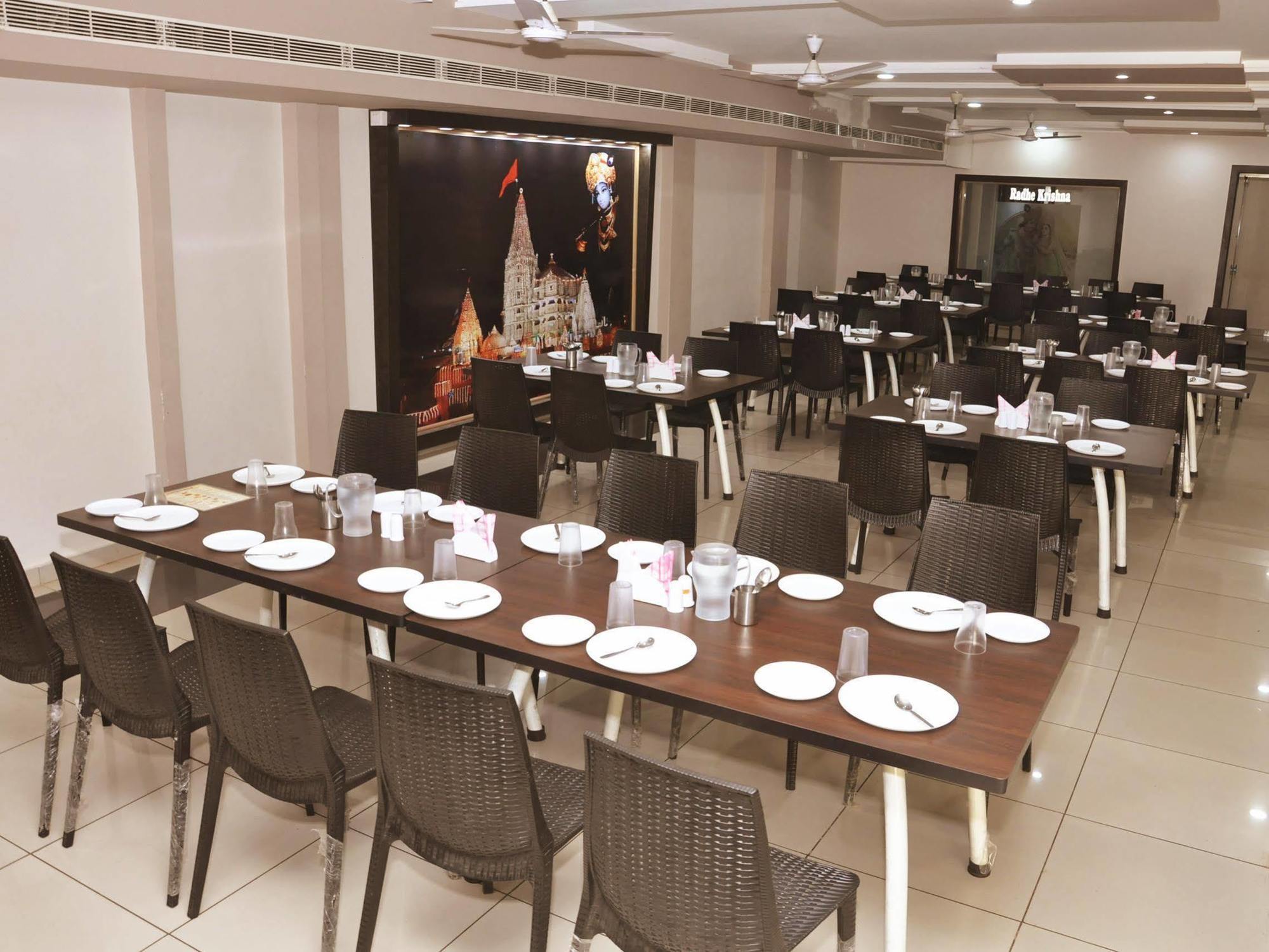 Hotel Rudra Plaza Dwārka Bagian luar foto